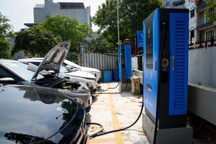 Izbor modela sve veći: Prodaja električnih automobila skočila za 45%, gorivo PRESKUPO ZA VOZAČE