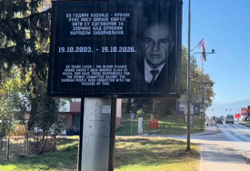 „KRVAVE RUKE NISU OPRANE SMRĆU“ Bilbordi  o Aliji Izetbegoviću osvanuli u Istočnom Sarajevo, evo šta je poručio Ćosić