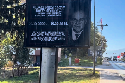 „KRVAVE RUKE NISU OPRANE SMRĆU“ Bilbordi  o Aliji Izetbegoviću osvanuli u Istočnom Sarajevo, evo šta je poručio Ćosić
