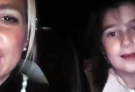 "TREBA NAM POMOĆ" Jovana Jeremić se snimala sa kćerkom Leom, pa se obratila javnosti