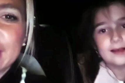 "TREBA NAM POMOĆ" Jovana Jeremić se snimala sa kćerkom Leom, pa se obratila javnosti