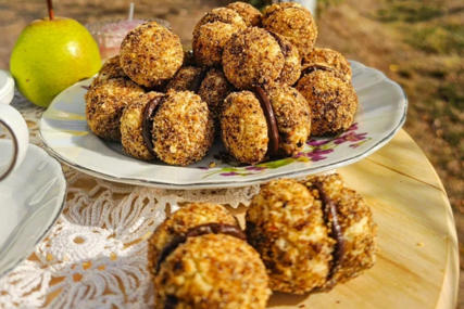 (FOTO) Krešenti su kraljevi sitnih kolača: Puni lješnika i čokoladnog fila, a ovaj recept se prenosi generacijama