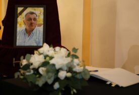 (FOTO) Banjaluka se oprašta od Gorana Talića: Komemoracija dugogodišnjem direktoru Zavoda „Dr Miroslav Zotović“ u Banskom dvoru