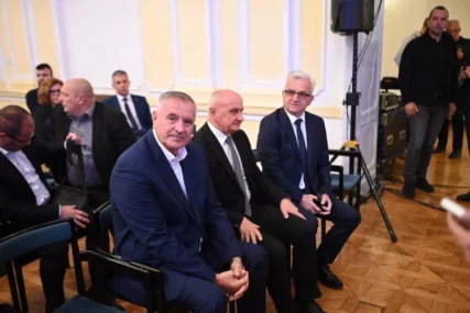 (FOTO) OPROŠTAJ U BANJALUCI Višković prisustvovao komemoraciji povodom smrti Biljane Plavšić