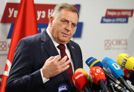 (FOTO) "Sarajevo tone u sve dublji mrak" Nakon što su u Sarajevu izbušene gume na autu iz Srbije, Dodik oštro odreagovao