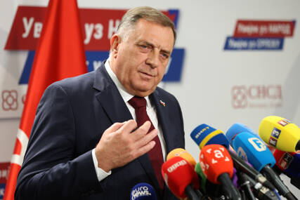 (FOTO) "Sarajevo tone u sve dublji mrak" Nakon što su u Sarajevu izbušene gume na autu iz Srbije, Dodik oštro odreagovao