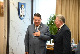 (FOTO) „Radujem se nastavku saradnje“ Kalabuhov čestitao Stevandiću na izbornom rezultatu