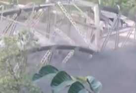 (VIDEO) DRAMATIČNI PRIZORI U NEPALU Bujična poplava nosi mostove