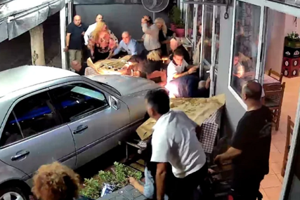 (VIDEO) PIJAN SE ZALETIO KOLIMA U LJUDE Tri osobe povrijeđene, jedna stvar im spasila život