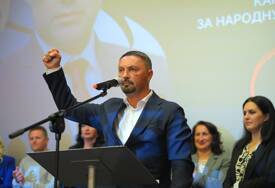 (FOTO) „Nismo došli da tražimo glas, nego budućnost za našu djecu“ Slavenko Ristić poslao snažnu poruku sa završnog skupa RSS u Prijedoru