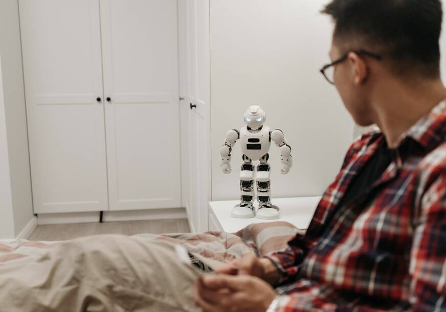 robot i čovjek