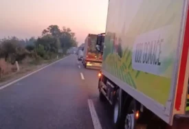 JEDNA OSOBA TEŠKO POVRIJEĐENA U nesreći kod Šamca sudarili se kamion i automobil
