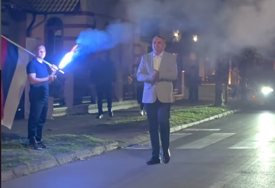 (VIDEO) "Lijepo je VRATITI SE KAO POBJEDNIK u svoj grad" Savo Minić u Šamcu dočekan uz zastave, pjesmu i vatromet