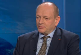 SMIJENJEN SLOBODAN ŠOJA Ministru kulture i sporta zasmetao njegov komentar o Biljani Plavšić