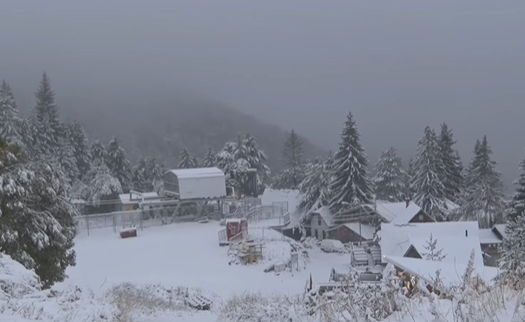(VIDEO) Stigao prvi snijeg: Poznati ski-centar i planinski vrhovi već pod bijelim pokrivačem