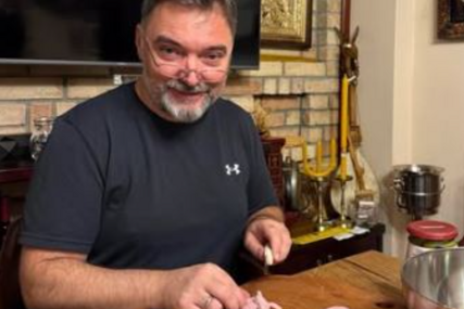 (FOTO) Priprema za Tomindan: Košarac pokazao za šta je to GLAVNI MAJSTOR U KUHINJI