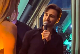 (VIDEO) DOBRA PJESMA I ATMOSFERA ZA PAMĆENJE Stevan Anđelković priredio spektakl, iz publike pozvao Bojanu Srdanović
