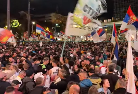 (VIDEO) Završni predizborni skup Studentske liste: Nepregledne kolone građana stižu na Slaviju, Trg već pun