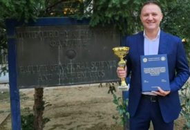 U 48. godini postao doktor nauka: Poznati pjevač završio ozbiljno istraživanje na Prirodno-matematičkom fakultetu
