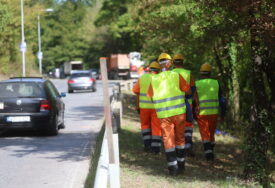 (FOTO) Počela izgradnja trotoara u Ulici manjačkih ustanika: Mirna Savić-Banjac poručila da je ovo investicija na koju su mještani čekali skoro šest decenija