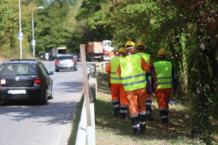 (FOTO) Počela izgradnja trotoara u Ulici manjačkih ustanika: Mirna Savić-Banjac poručila da je ovo investicija na koju su mještani čekali skoro šest decenija