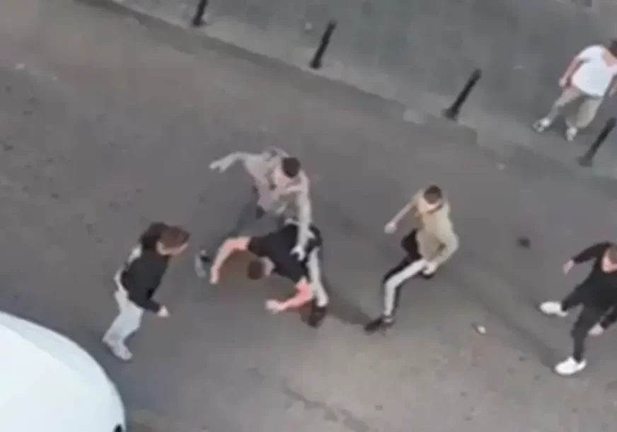 "Eto me za 10 minuta, svi ćete na**bati" Masovna tuča u centru Sarajevo, napad počeo zbog KONOBARA