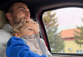 (VIDEO, FOTO) Veljko Ražnatović pokazao porodičnu idilu: Sinovi uživaju na imanju, a prizori za volanom privukli pažnju