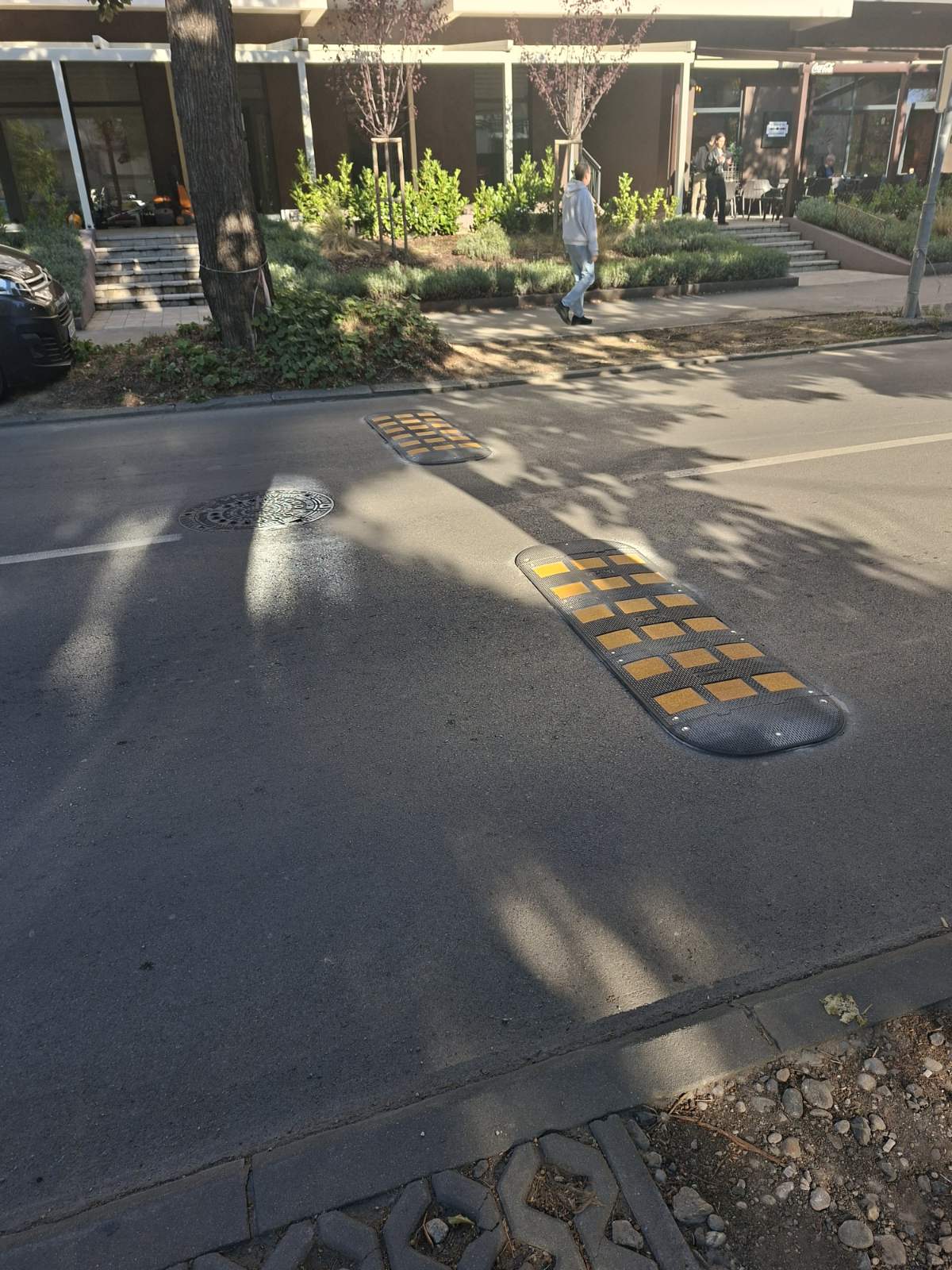 Ulica Skendera Kulenovića, ležeći policajci