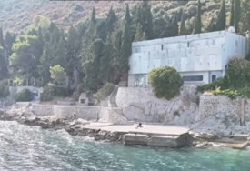 (VIDEO) OD LUKSUZA OSTALA SAMO RUŠEVINA Kako danas izgleda nekad raskošna vila na Jadranu u kojoj je ljetovali političari iz BiH